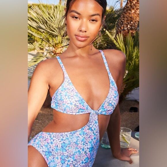 Lulus Le Soleil Blue Floral Print Cutout High Cut One-Piece Swimsuit Medium NEW - Picture 12 of 13
